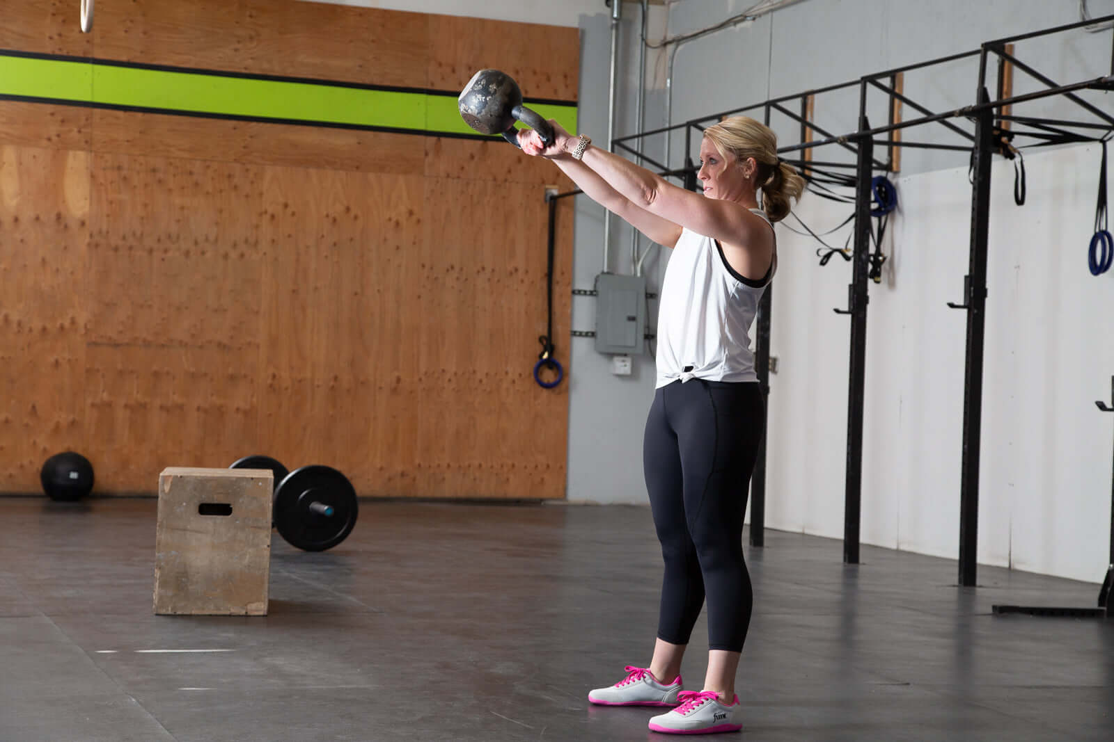 Person doing Kettlebell swings in Func Shoes